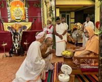 HH Swamiji felicitates artistes and Math Staff